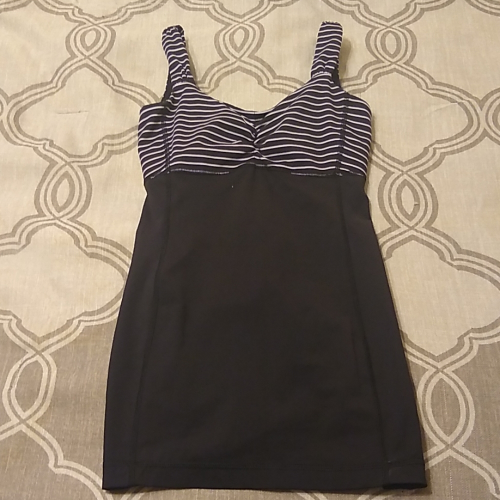Lululemon workout top